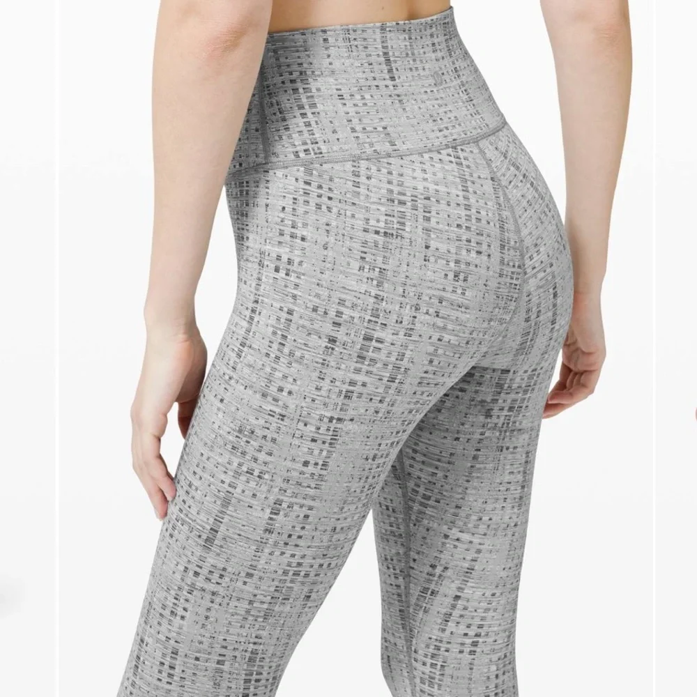 Lululemon Wunder Under High-Rise Tight 25" *Luxtreme Grey Size 6 - Picture 3 of 10